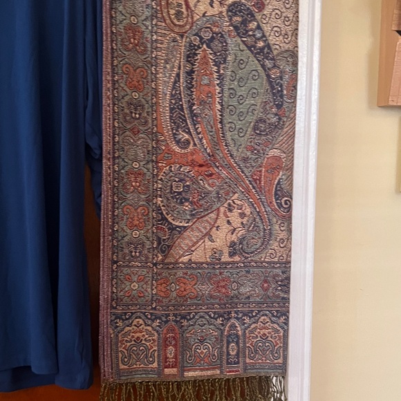 SUSAN GRAVER TOP WOTH SHAWL - Picture 11 of 11